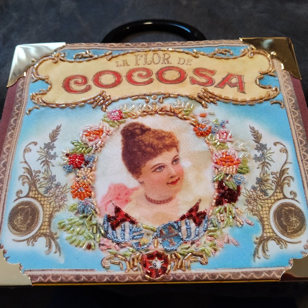 UNIQUE CIGAR BOX PURSE - VERY NICE
